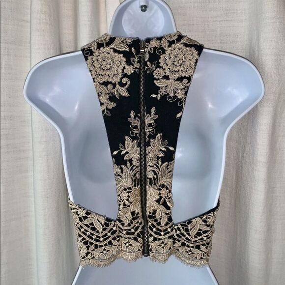 ALICE + OLÍVIA Cream Lace And Black Sleeveless Blouse Vest NWOT - Picture 3 of 4